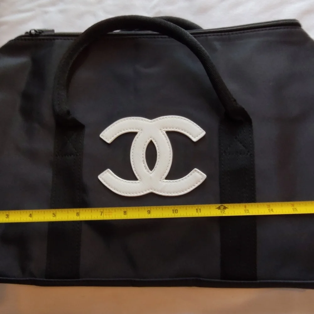 CHANEL Black Logo Tote Bag Detachable Crossbody Strap White CC New Tote Bag